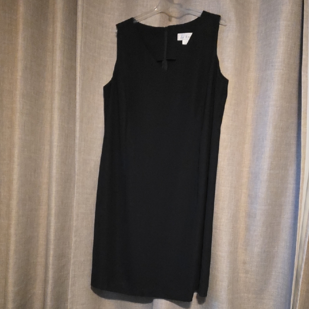 Chic Black Sleeveless Midi Dress